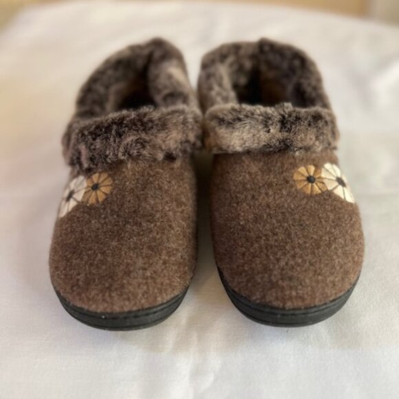 Acorn Shoes - ACORN | Faux Chinchilla Collar Slippers Indoor-Outdoor - Like NEW!